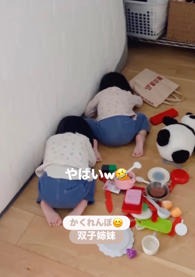 この状況に思わず笑ってしまうママ…！（提供：@namonagiさん）
