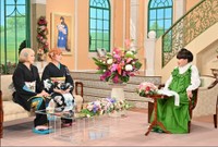 「徹子の部屋」    黒柳徹子(右)、PUFFY＝テレビ朝日提供