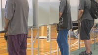 高松市の新番丁小学校の投票所　高松市錦町