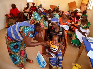 マラリア根絶へ　住友化学、シスメックスや栄研化学…貢献する日本の技術とノウハウ