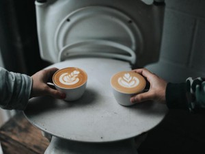 彼以上の人はいないと思う今は、しばらく恋はお休みして友達を誘おう