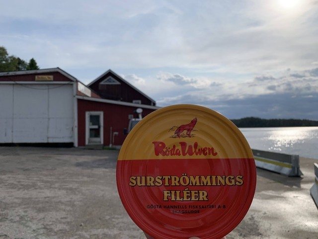 スウェーデンからシュールストレミングを輸入していることで知られる三幸貿易