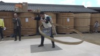 直径2m・重さ13kgの輪を回す「タガフープ」世界選手権！　木桶の製造技術を次世代に　香川・小豆島