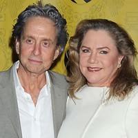 マイケル・ダグラス（左）とキャスリーン・ターナー