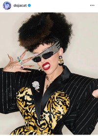 マーク・ジェイコブス氏が手がけた衣装　ドージャ・キャットのインスタグラム＠dojacatより