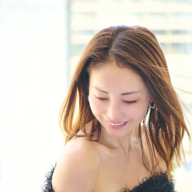 熊切あさ美 フォトエッセイ「祖崖っぷちアイドルの熊切あさ美が、全肯定BODY」（主婦と生活社）より＝撮影・山田智絵