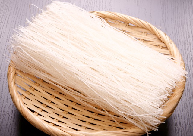 ゆでる必要なし！簡単な春雨サラダの作り方とは！？※画像はイメージです（promolink/stock.adobe.com）