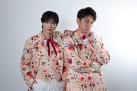 SHOW-WAの塩田将己（左）と山本佳志＝撮影・坂部計介