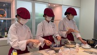 総社高校チームの調理の様子（提供：全国食の甲子園協会）