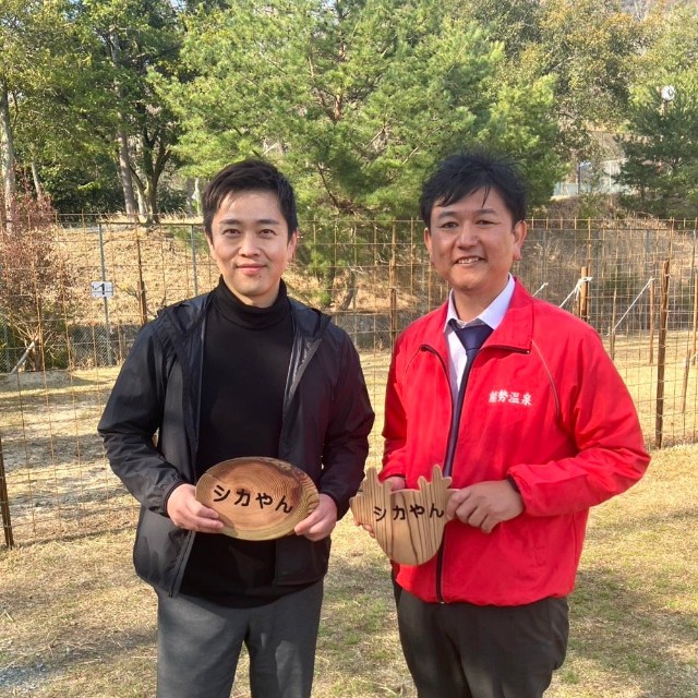 吉村知事と能勢温泉・西山竜也社長（能勢温泉提供）