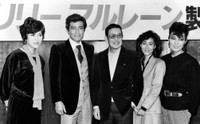 （左から）順みつきさん、中山仁さん、芦田伸介さん、伊東ゆかり、池畑慎之介＝1983年