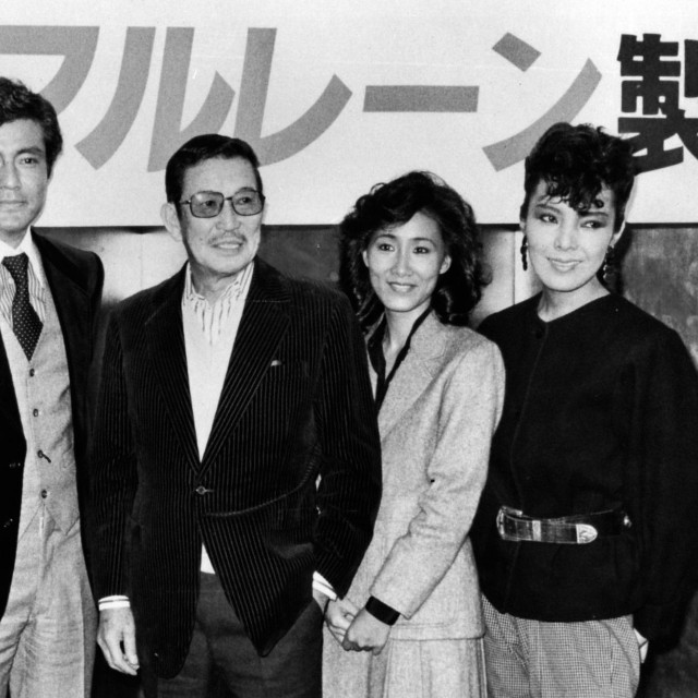 （左から）順みつきさん、中山仁さん、芦田伸介さん、伊東ゆかり、池畑慎之介＝1983年