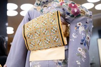 ファッションショーで披露されたパレスチナ刺繡帯=2025年5月、東京都渋谷区、小山幸佑撮影