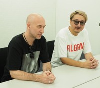 MONKEY MAJIKのメイナード（左）とタックス