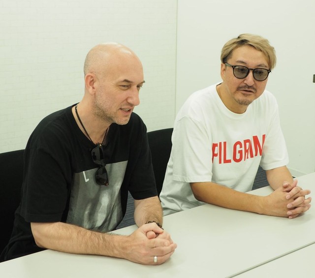 MONKEY MAJIKのメイナード（左）とタックス