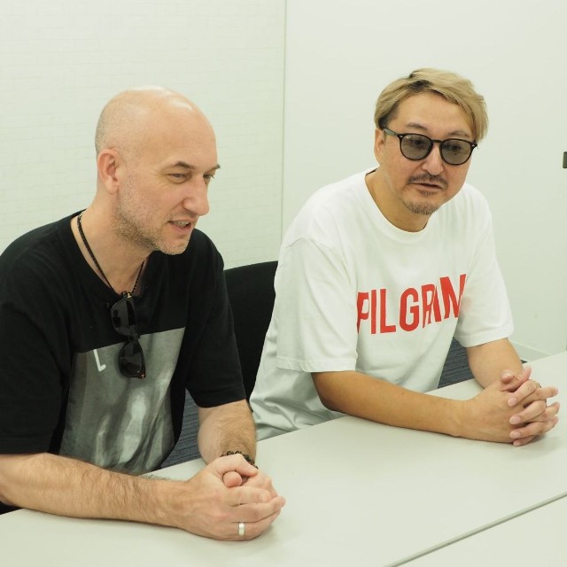 MONKEY MAJIKのメイナード（左）とタックス