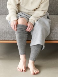 Tabioの「贅沢な厚みの裏起毛レッグウォーマー」。720デニール相当の肉厚生地、肌触りなめらかな裏起毛が特徴（提供：タビオ株式会社）