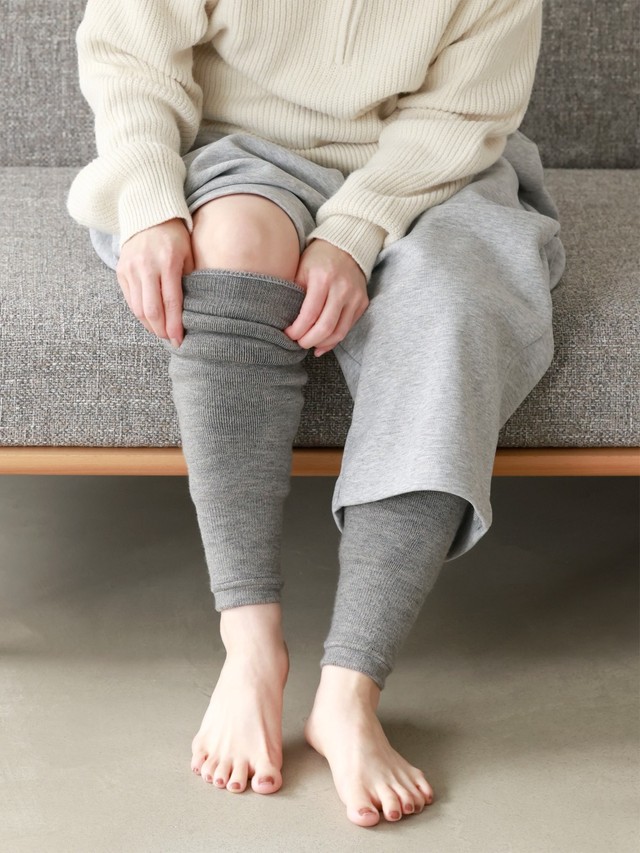 Tabioの「贅沢な厚みの裏起毛レッグウォーマー」。720デニール相当の肉厚生地、肌触りなめらかな裏起毛が特徴（提供：タビオ株式会社）