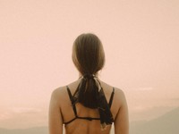 【厳選】小さい胸はかわいそう？貧乳いじりに屈しない。胸の大きさにまつわるエッセイ５選