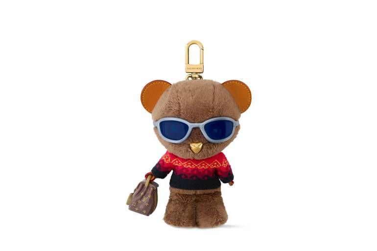 ルイ・ヴィトン クマ型ぬいぐるみ キーホルダー付き ルイ・ヴィトン新作】ランウェイルックをまとったバッグチャームが登場