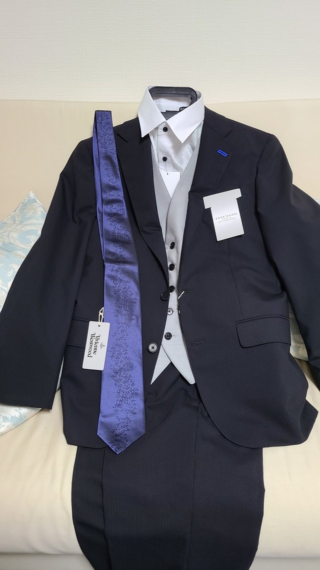 青山で仕立て直した念願のメンズスーツ（日御子朝眸さん提供）