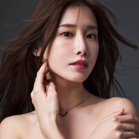 【玄光社】　益田アンナ　1st写真集「Fragments of glow」　提供写真
