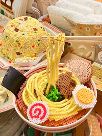 アイロンビーズでこんな作品が作れるなんて…（おすし雑貨研究所、松提供）