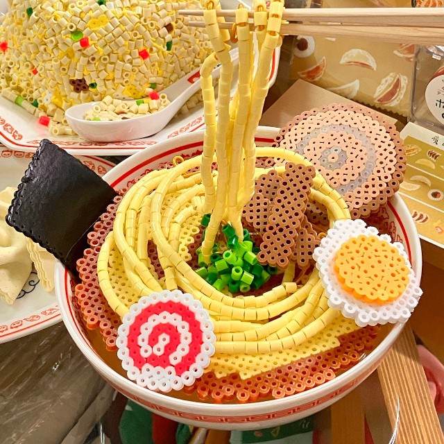 アイロンビーズでこんな作品が作れるなんて…（おすし雑貨研究所、松提供）