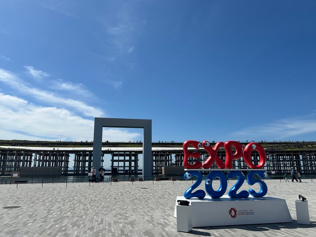 閉幕間近の「大阪・関西万博」。各パビリオンで人気のアイテムが誕生したり、ミャクミャク関連グッズ熱がヒートアップするなど、物販界隈も大いに賑わっています（筆者撮影）