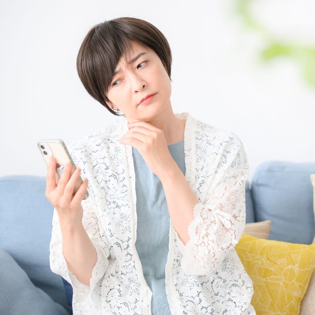 子どもにいつからスマホを持たせるか、悩む親も ※画像はイメージです（kapinon/stock.adobe.com）