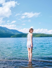 宮本茉由のアニバーサリー写真集（小学館）より＝撮影／中村和孝