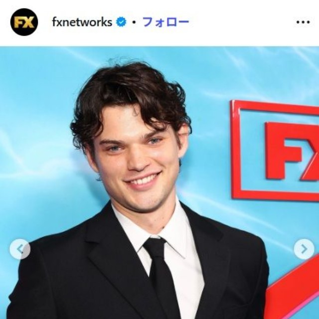 「いくつもの鋭い破片」のインスタグラム@fxnetworks　ホーマー・ギア