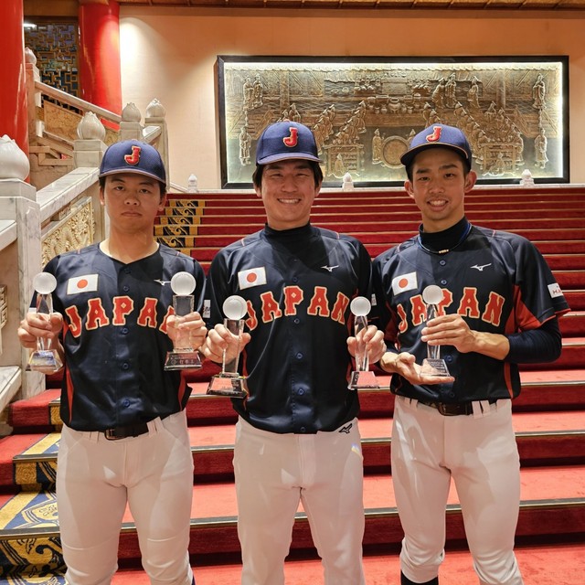 優勝トロフィーは野球殿堂博物館にも展示された（一般社団法人日本ろう野球協会提供）