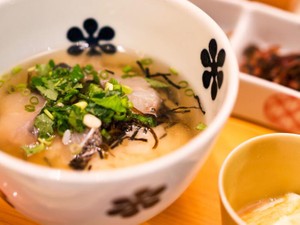 「おそまつ様でした」。おばあちゃんの料理を食べ、あの声をもう一度