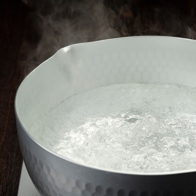 熱湯かけてない？※画像はイメージです（kai/stock.adobe.com）