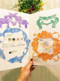 母の日。姉妹からプレゼント。長女「ハサミ使う以外は2歳ちゃんが全部やった！」（画像提供：サメ美さん）