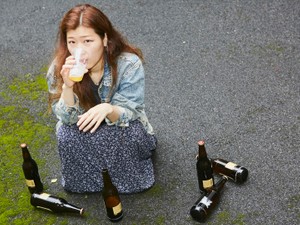 ヒコロヒーの妄想小説「友人の結婚記念日に友人の夫と、友人のために準備されたシャンパンを飲むということ」