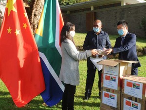 中国の「マスク外交」は功を奏したか　アフリカ支援強化に見える中国外交の難路