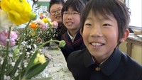 小学生がフラワーアレンジメントに挑戦　「花育授業」で個性が光る　香川・小豆島