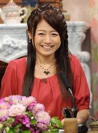 3代目秘書に就任した松尾依里佳＝2010年