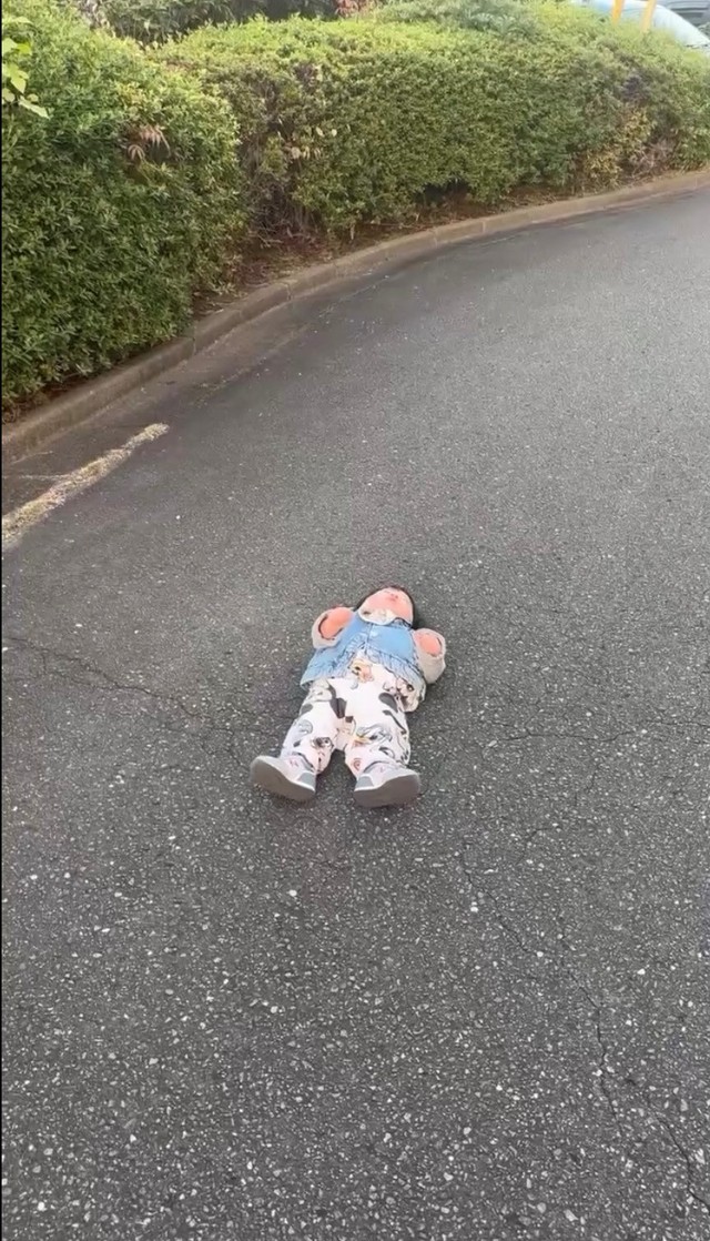 「まだ帰りたくない」と全力のアピール（Mさん提供）