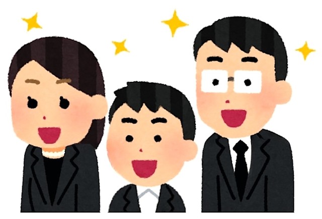 読経中のお坊さんの背後で歓声があがった！