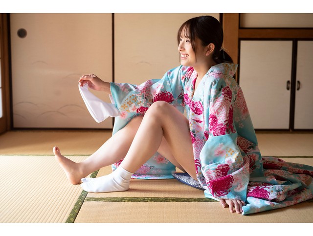 大和田南那さん（撮影：佐藤裕之　スタイリング：春原愛子　ヘアメイク：エノモトマサノリ）