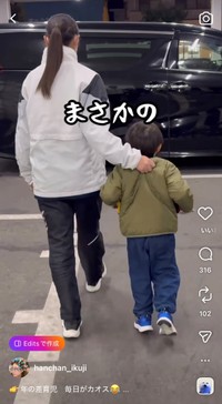 くびねっこ？背中をギュッ！