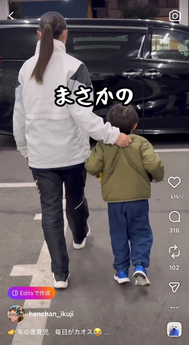 くびねっこ？背中をギュッ！