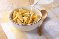 ハウス食品「とんがりコーン　ロイヤルミルクティー味」【盛り付け例】