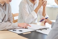この数年で保険を「増やした」人の割合は？　※画像はイメージです（mapo/stock.adobe.com）