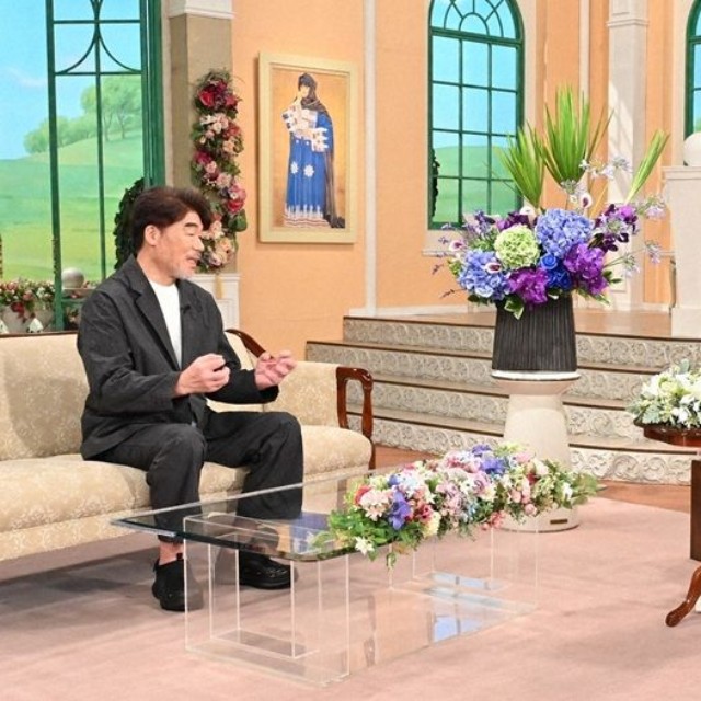 黒柳徹子さん（右）とトークを繰り広げる村田雄浩さん