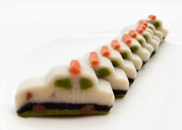 「かまぼこトミカ　パトロールカー」を切り出し並べたところ