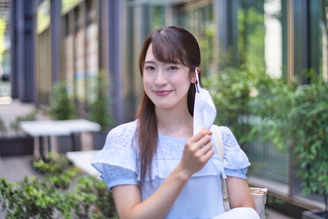 7割以上の人が「屋外でマスクを外せる条件下にあってもマスクを着用している」と回答　※画像はイメージです（46Lenses/stock.adobe.com）